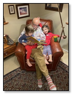 dan reading to Leandra and Auriane Sept 2021