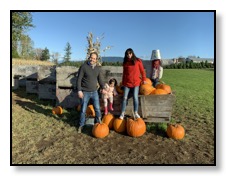 Dar, Leandra and Christiane pumpkin standing